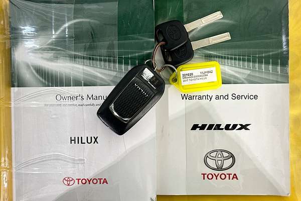 2017 Toyota HILUX SR5 (4x4) GUN126R 4X4