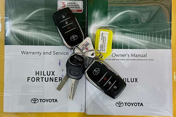 2021 Toyota HILUX SR5 (4x4) GUN126R FACELIFT 4X4
