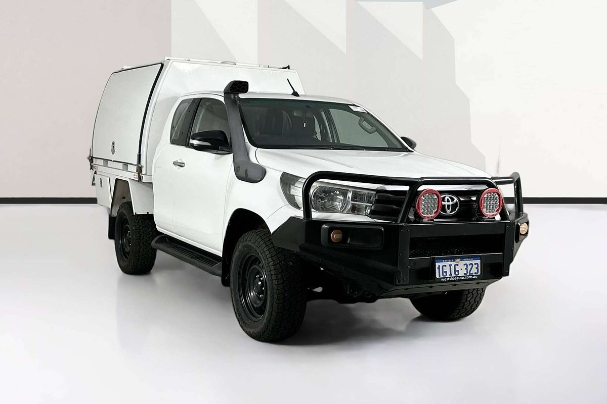2017 Toyota HILUX SR (4x4) GUN126R 4X4