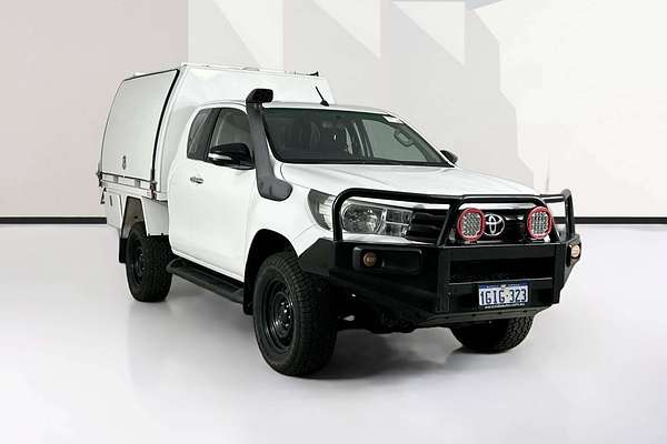 2017 Toyota HILUX SR (4x4) GUN126R 4X4