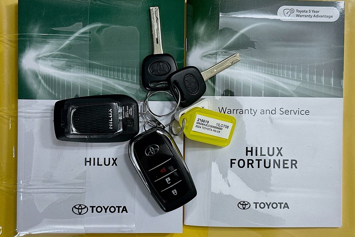 2024 Toyota Hilux SR5 (4x4) GUN126R 4X4