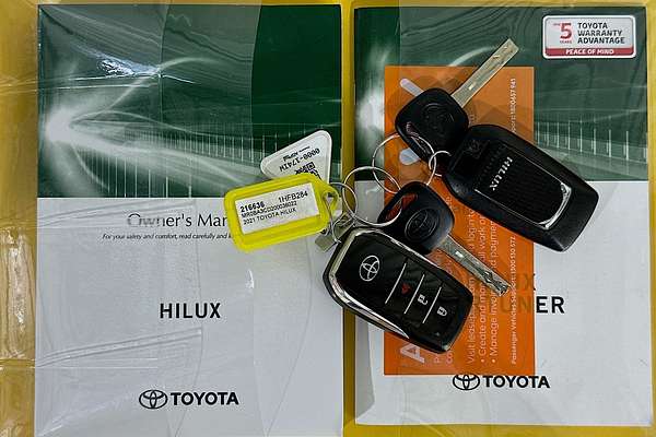 2021 Toyota HILUX SR5 (4x4) GUN126R 4X4