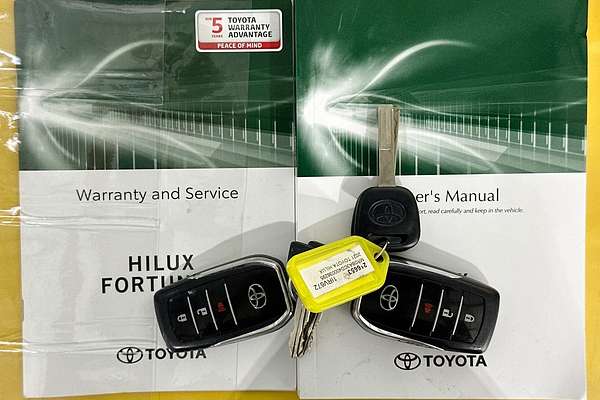 2021 Toyota HILUX SR5 (4x4) GUN126R 4X4