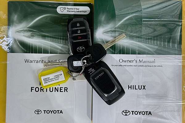 2025 Toyota HILUX SR5 48V (4x4) GUN126R RC 4X4