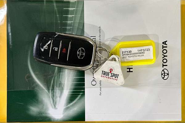 2021 Toyota HILUX SR5 (4x4) GUN126R 4X4