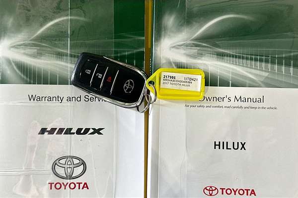 2017 Toyota HILUX SR5 (4x4) GUN126R 4X4