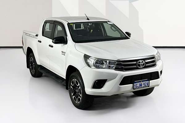 2017 Toyota HILUX SR (4x4) GUN126R 4X4
