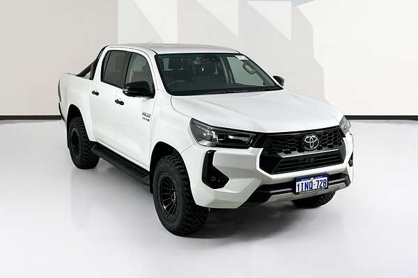 2025 Toyota HILUX SR5 48V (4x4) GUN126R RC 4X4
