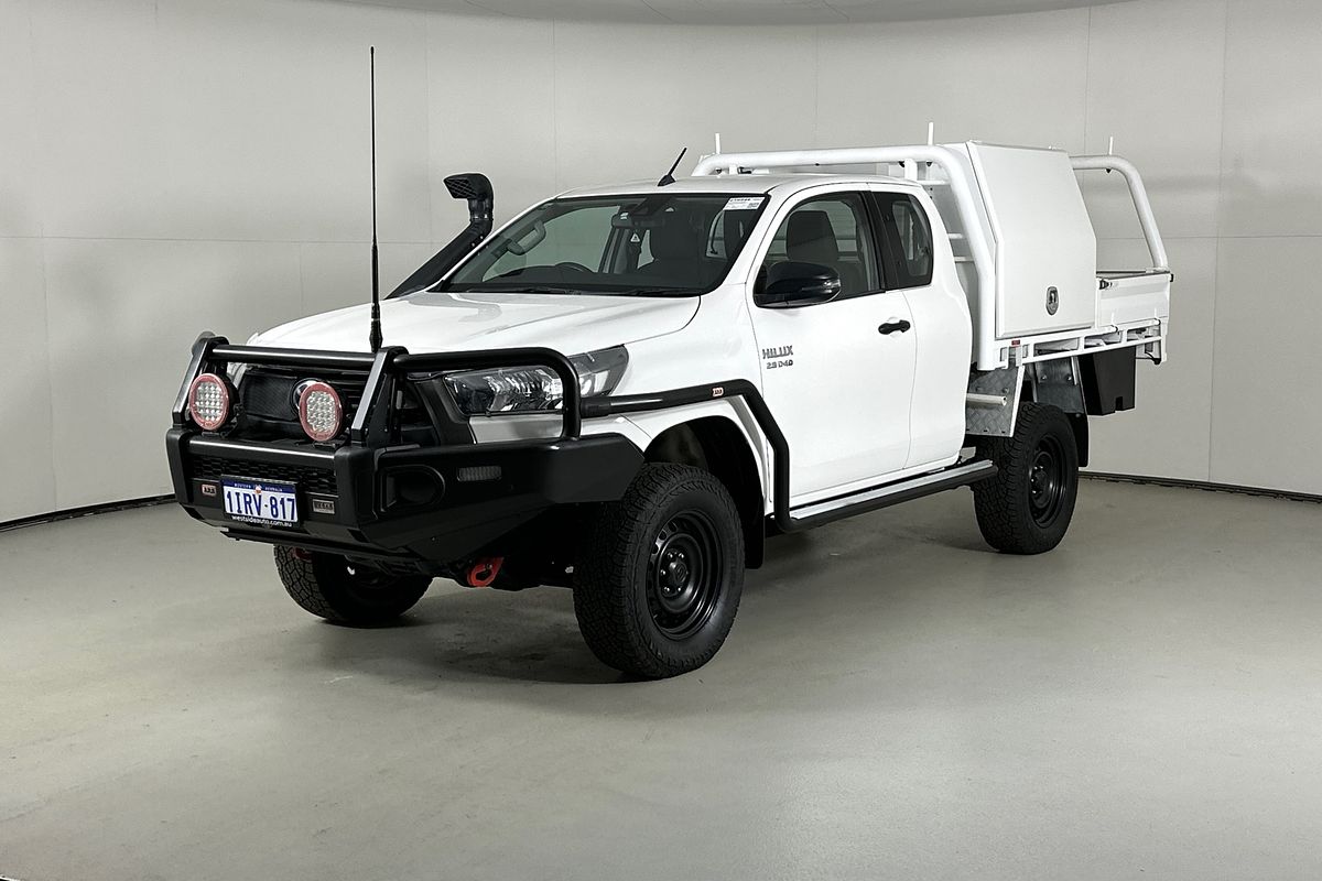 2020 Toyota Hilux SR (4x4) GUN126R FACELIFT 4X4