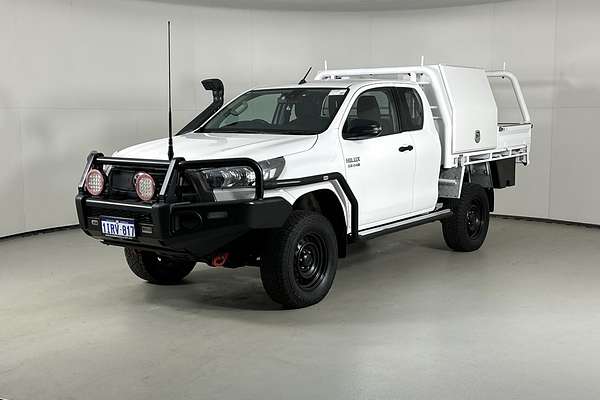 2020 Toyota Hilux SR (4x4) GUN126R FACELIFT 4X4