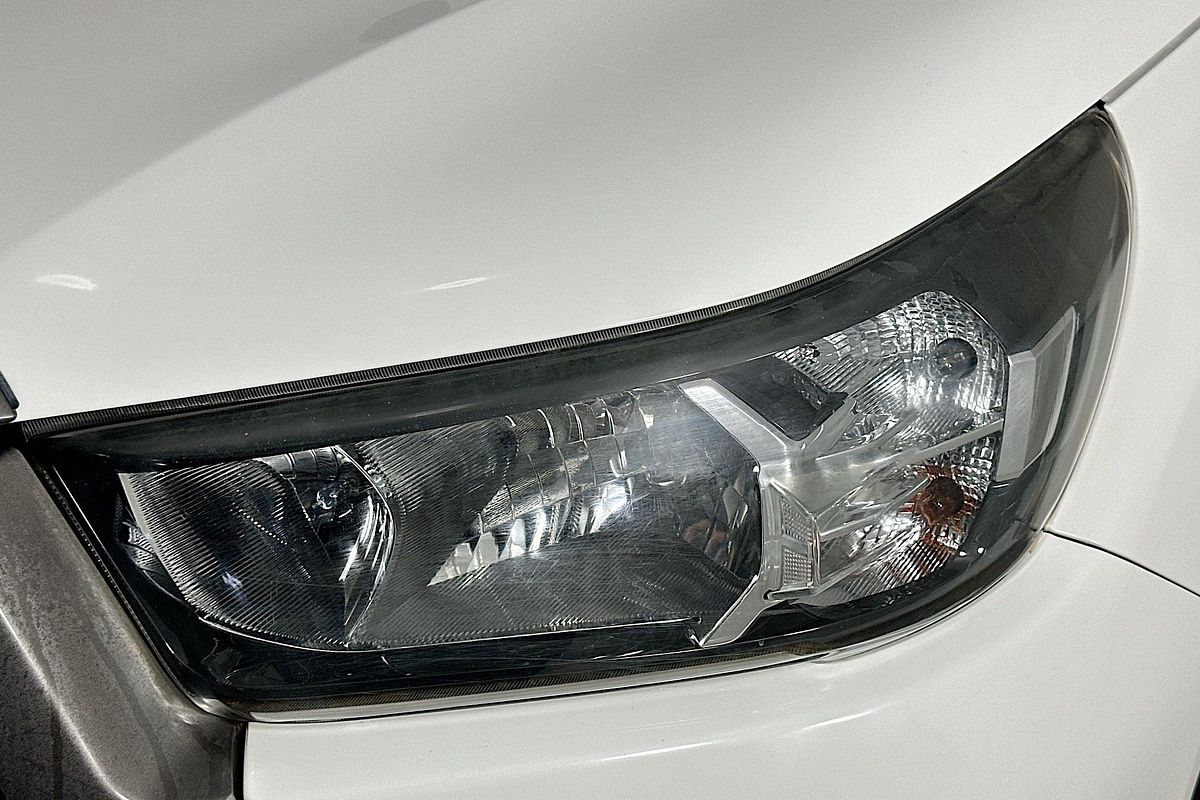 2020 Toyota HILUX SR (4x4) GUN126R FACELIFT 4X4