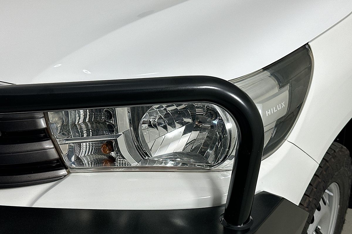 2017 Toyota HILUX SR (4x4) GUN126R 4X4