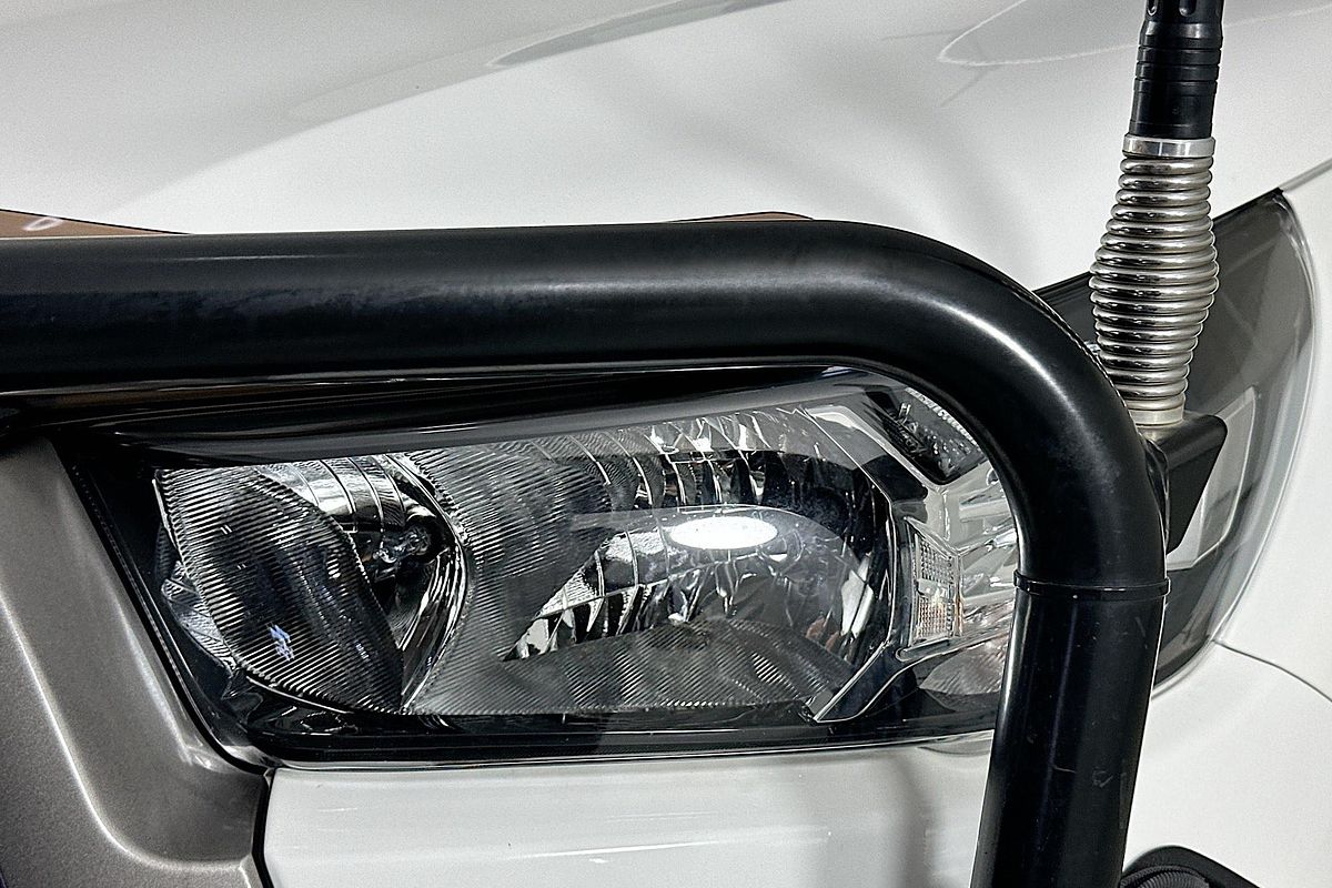 2020 Toyota HILUX SR (4x4) GUN126R FACELIFT 4X4