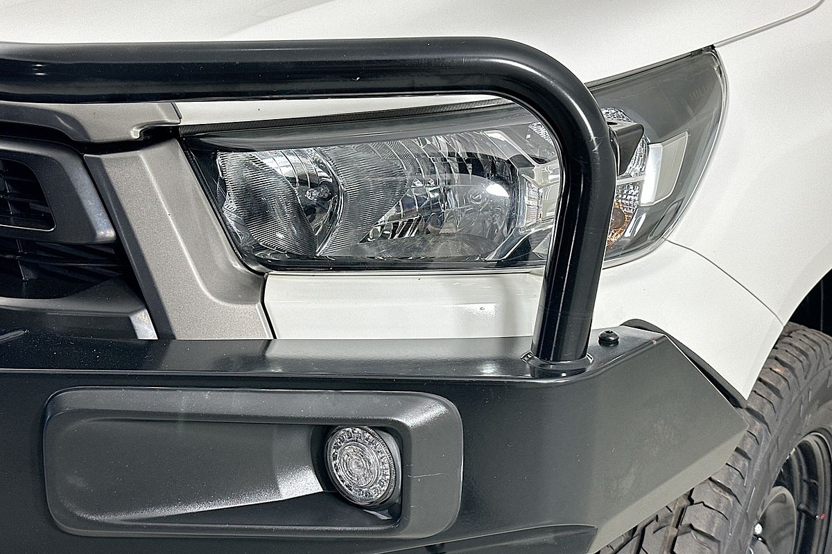 2020 Toyota HILUX SR (4x4) GUN126R FACELIFT 4X4