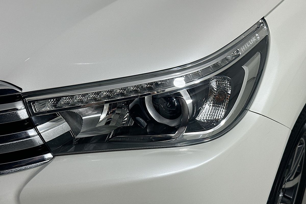 2017 Toyota HILUX SR5 (4x4) GUN126R 4X4