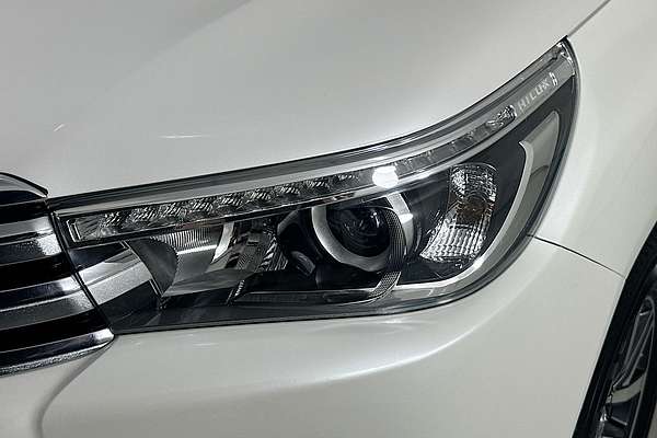 2017 Toyota HILUX SR5 (4x4) GUN126R 4X4