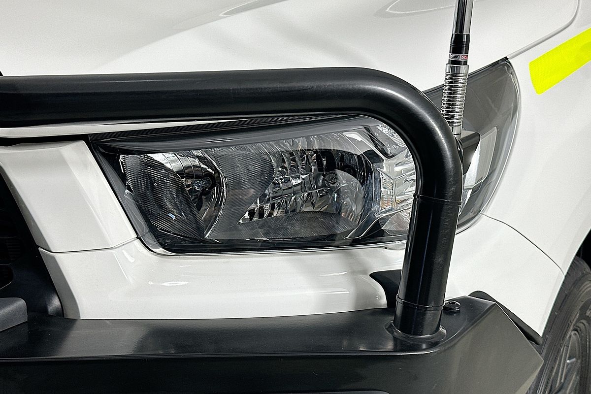 2025 Toyota HILUX SR (4x4) STEEL WHEELS GUN126R RC 4X4