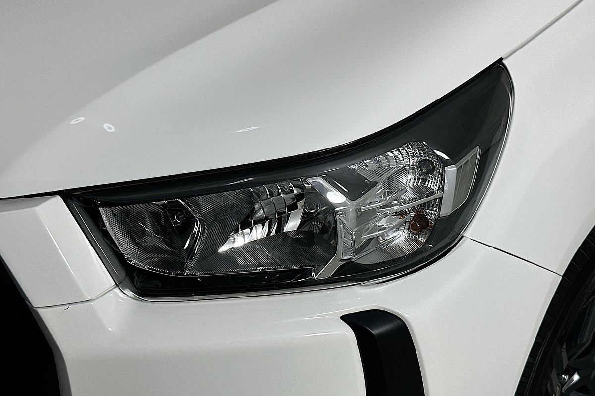 2024 Toyota HILUX SR 48V (4x4) GUN126R 4X4