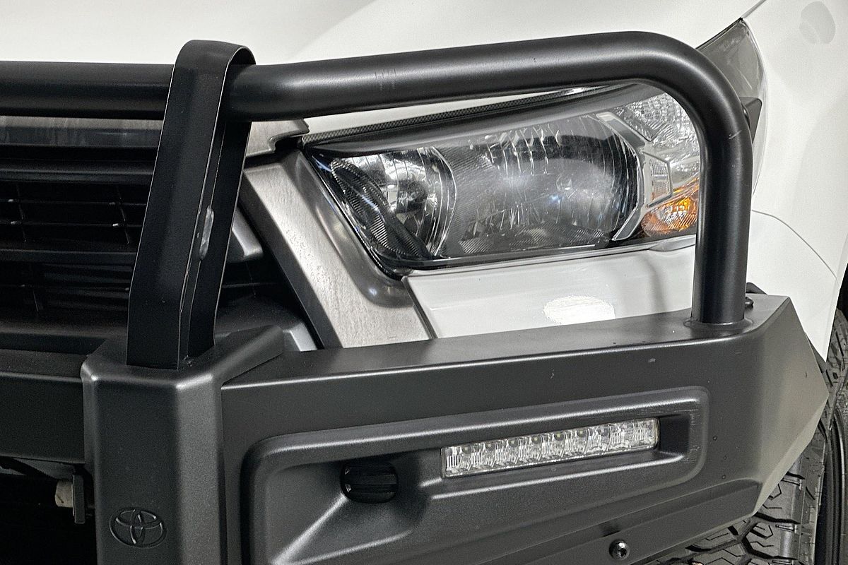 2020 Toyota HILUX SR (4x4) GUN126R FACELIFT 4X4