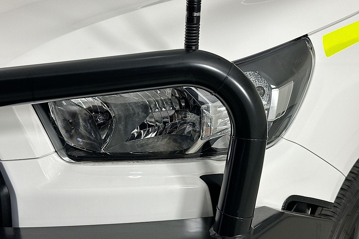 2025 Toyota HILUX SR (4x4) STEEL WHEELS GUN126R RC 4X4