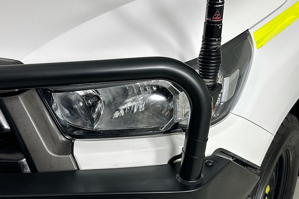 2022 Toyota HILUX SR (4x4) STEEL WHEELS GUN126R 4X4