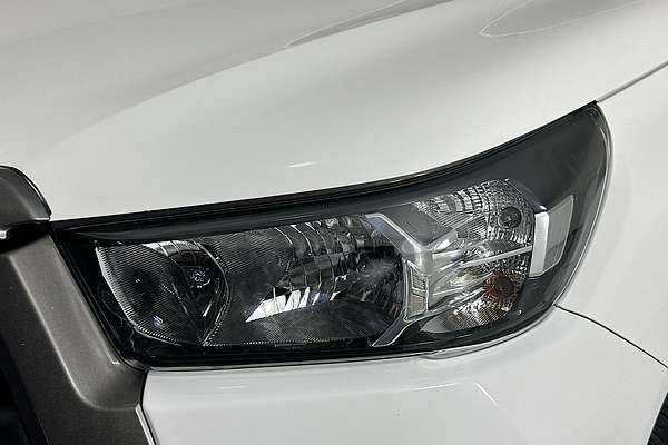 2021 Toyota HILUX SR (4x4) GUN126R FACELIFT 4X4