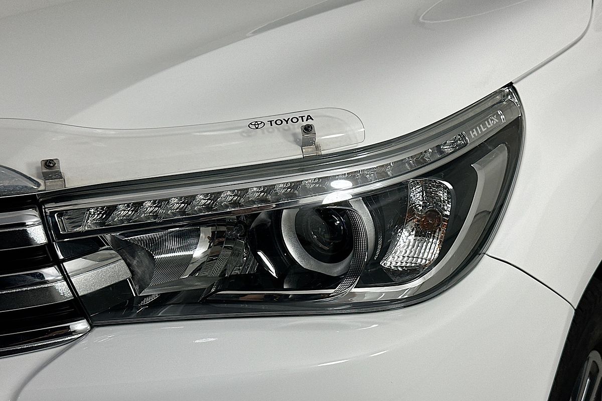 2017 Toyota HILUX SR5 (4x4) GUN126R 4X4