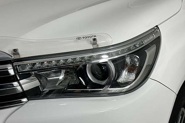 2017 Toyota HILUX SR5 (4x4) GUN126R 4X4