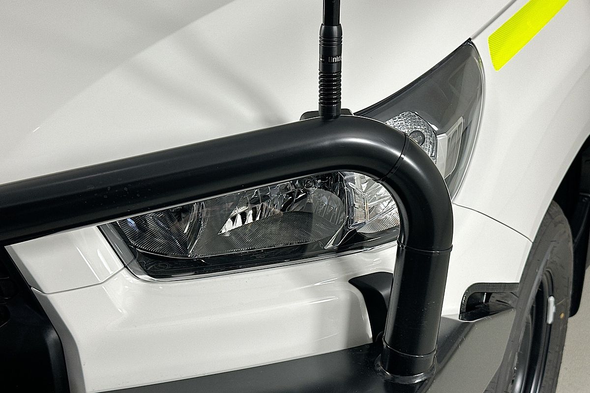 2025 Toyota HILUX SR (4x4) STEEL WHEELS GUN126R RC 4X4