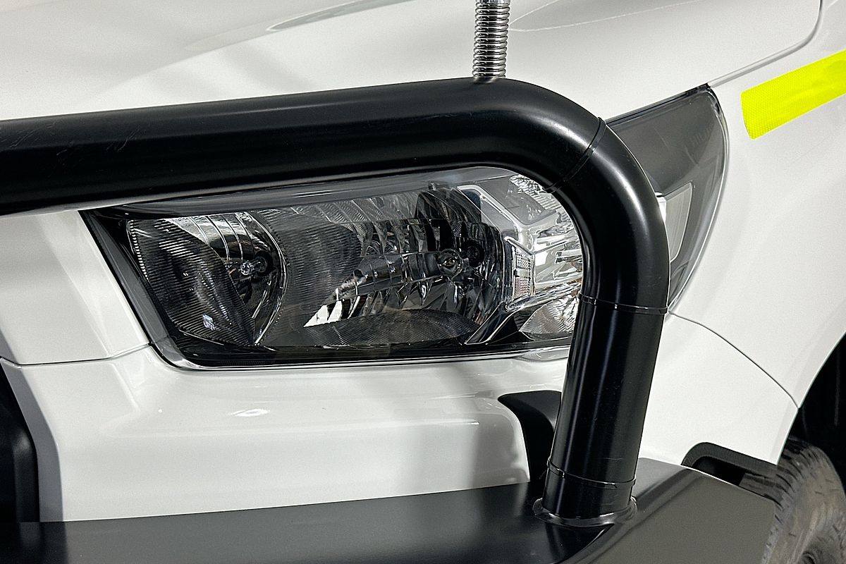 2025 Toyota HILUX SR (4x4) STEEL WHEELS GUN126R RC 4X4