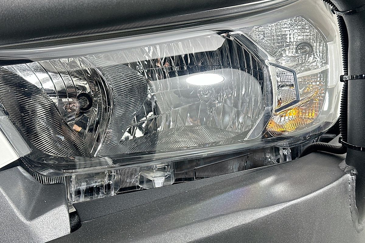 2025 Toyota HILUX SR 48V (4x4) GUN126R RC 4X4