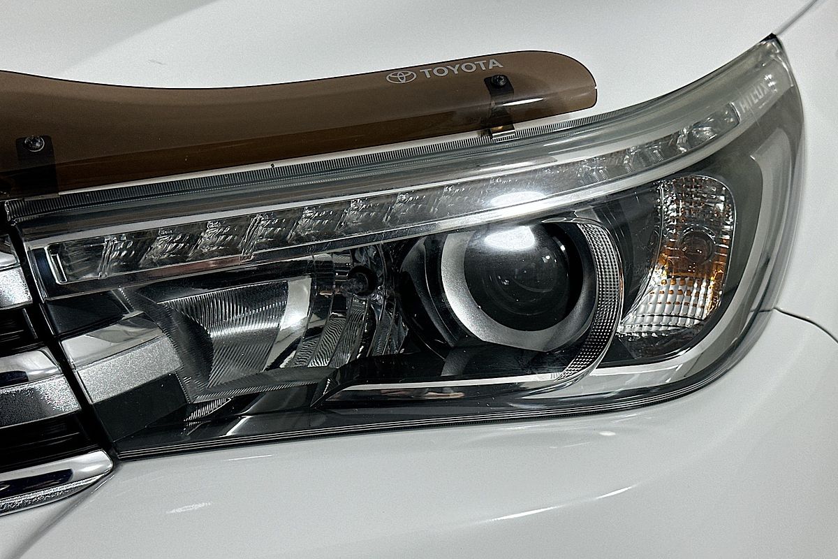 2017 Toyota HILUX SR5 (4x4) GUN126R 4X4