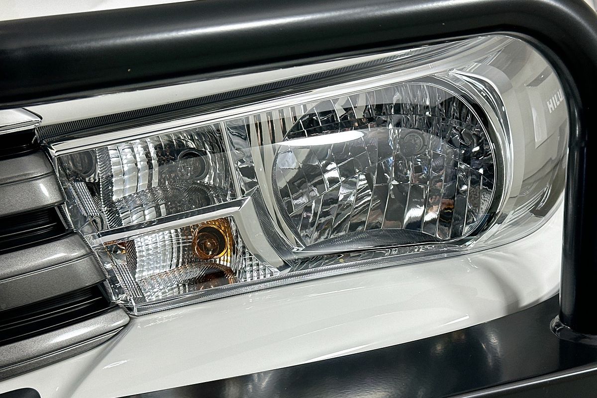 2025 Toyota HILUX SR (4x4) GUN126R RC 4X4