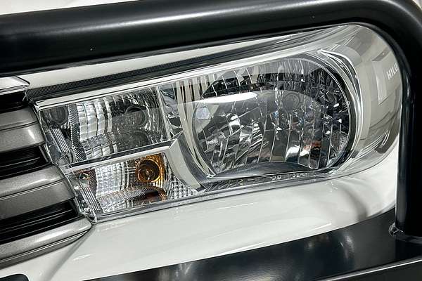 2025 Toyota HILUX SR (4x4) GUN126R RC 4X4
