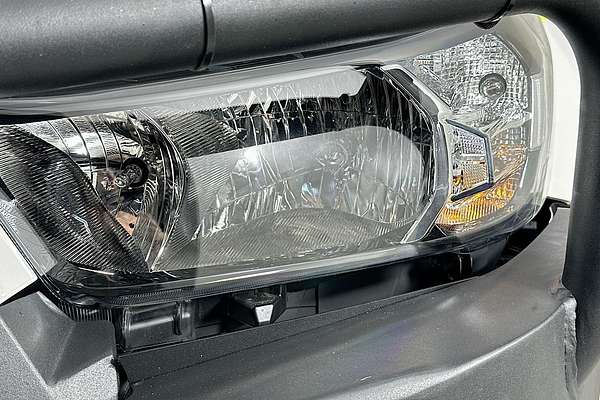 2025 Toyota HILUX SR (4x4) STEEL WHEELS GUN126R RC 4X4