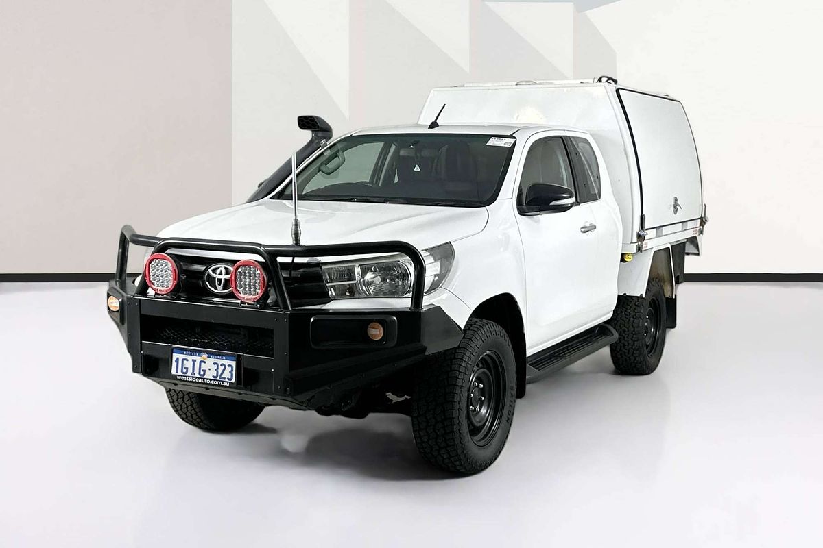 2017 Toyota HILUX SR (4x4) GUN126R 4X4