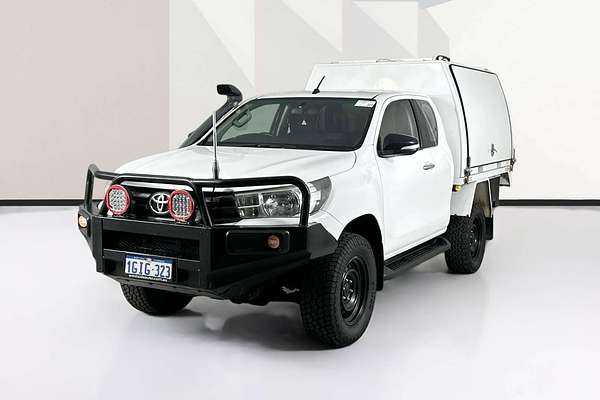 2017 Toyota HILUX SR (4x4) GUN126R 4X4