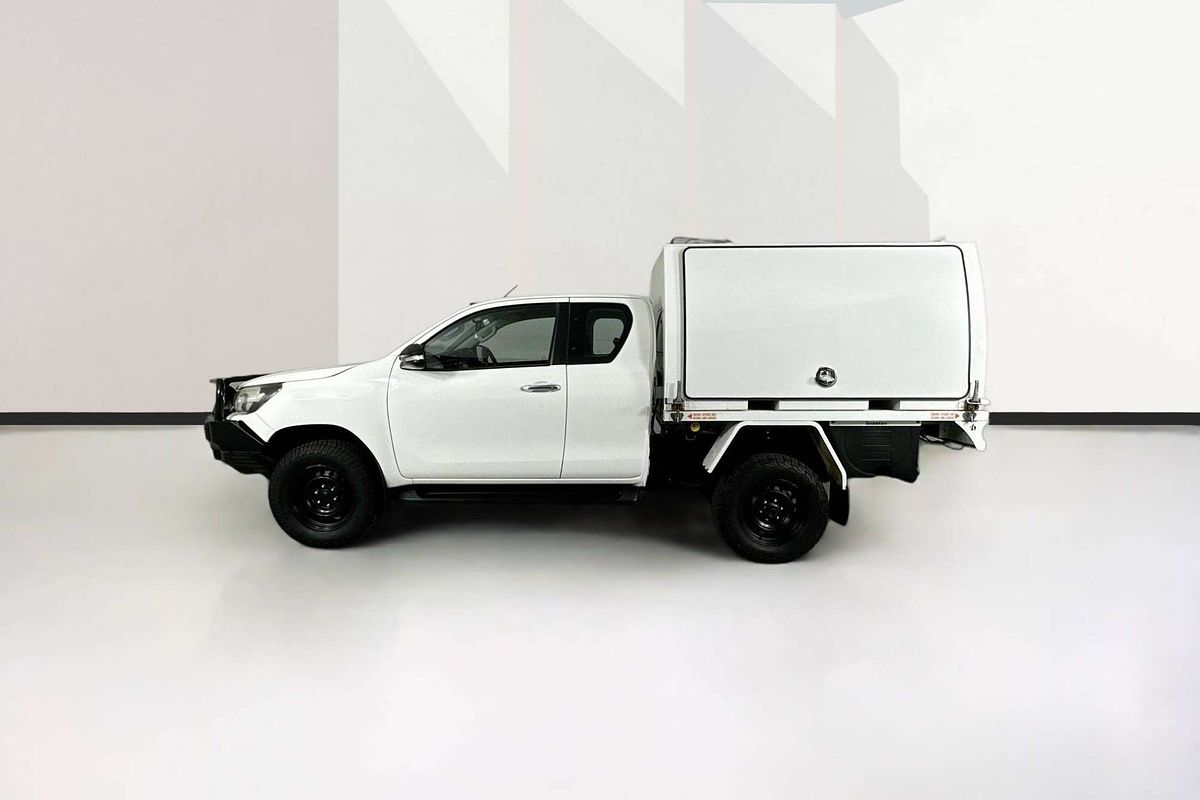 2017 Toyota HILUX SR (4x4) GUN126R 4X4