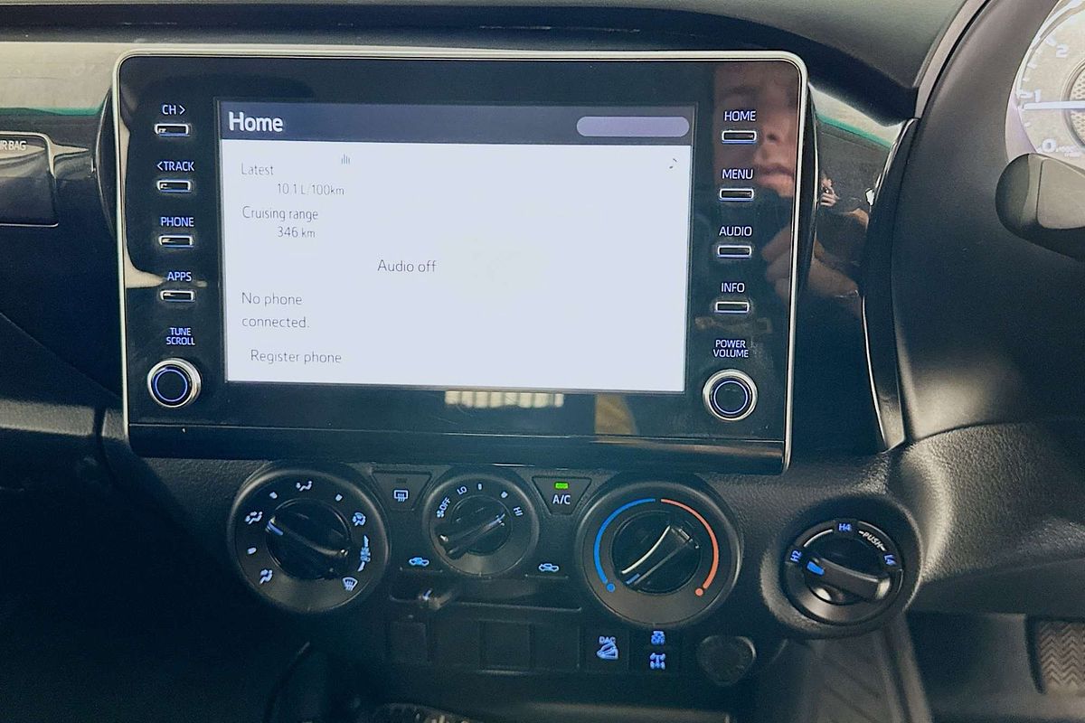 2020 Toyota HILUX SR (4x4) GUN126R FACELIFT 4X4