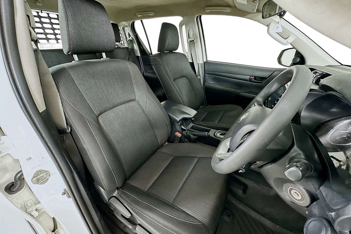 2021 Toyota HILUX SR (4x4) GUN126R FACELIFT 4X4