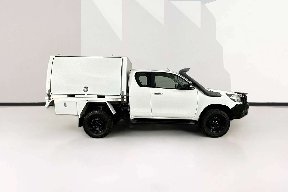 2017 Toyota HILUX SR (4x4) GUN126R 4X4