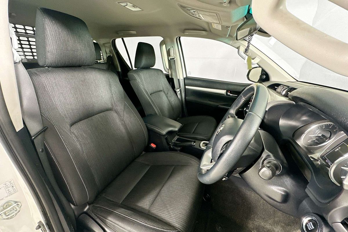2022 Toyota HILUX SR5 (4x4) GUN126R 4X4