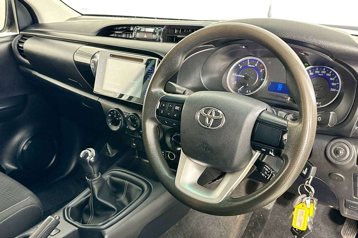 2017 Toyota HILUX SR (4x4) GUN126R 4X4