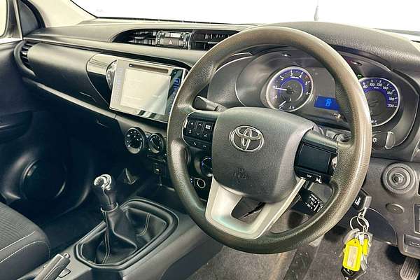 2017 Toyota HILUX SR (4x4) GUN126R 4X4