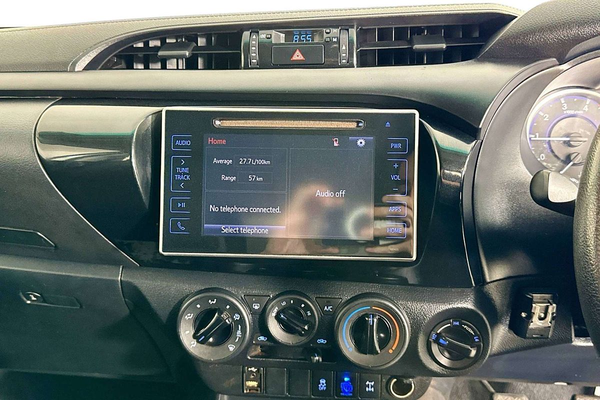 2017 Toyota HILUX SR (4x4) GUN126R 4X4