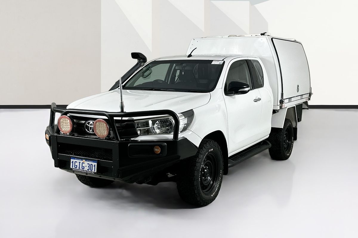 2017 Toyota HILUX SR (4x4) GUN126R 4X4
