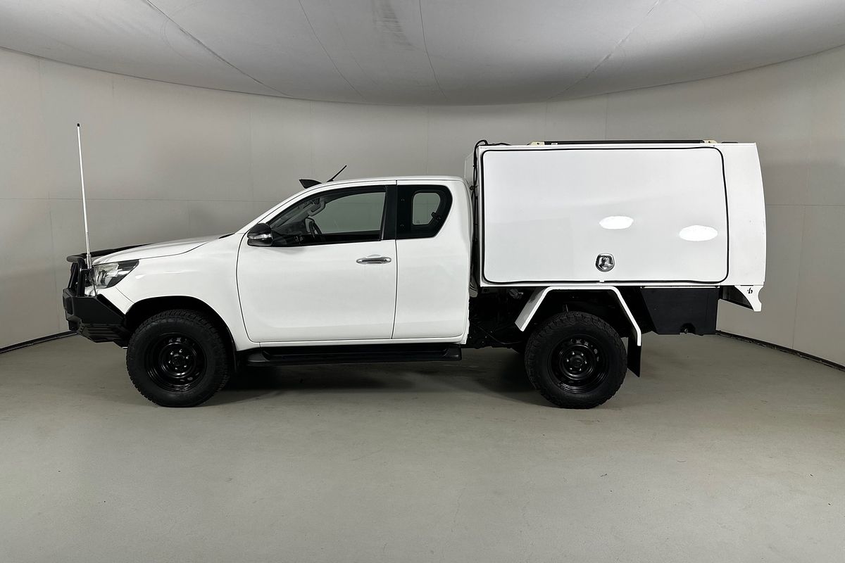 2016 Toyota HILUX SR (4x4) GUN126R 4X4