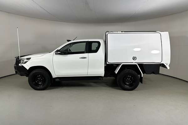 2016 Toyota HILUX SR (4x4) GUN126R 4X4