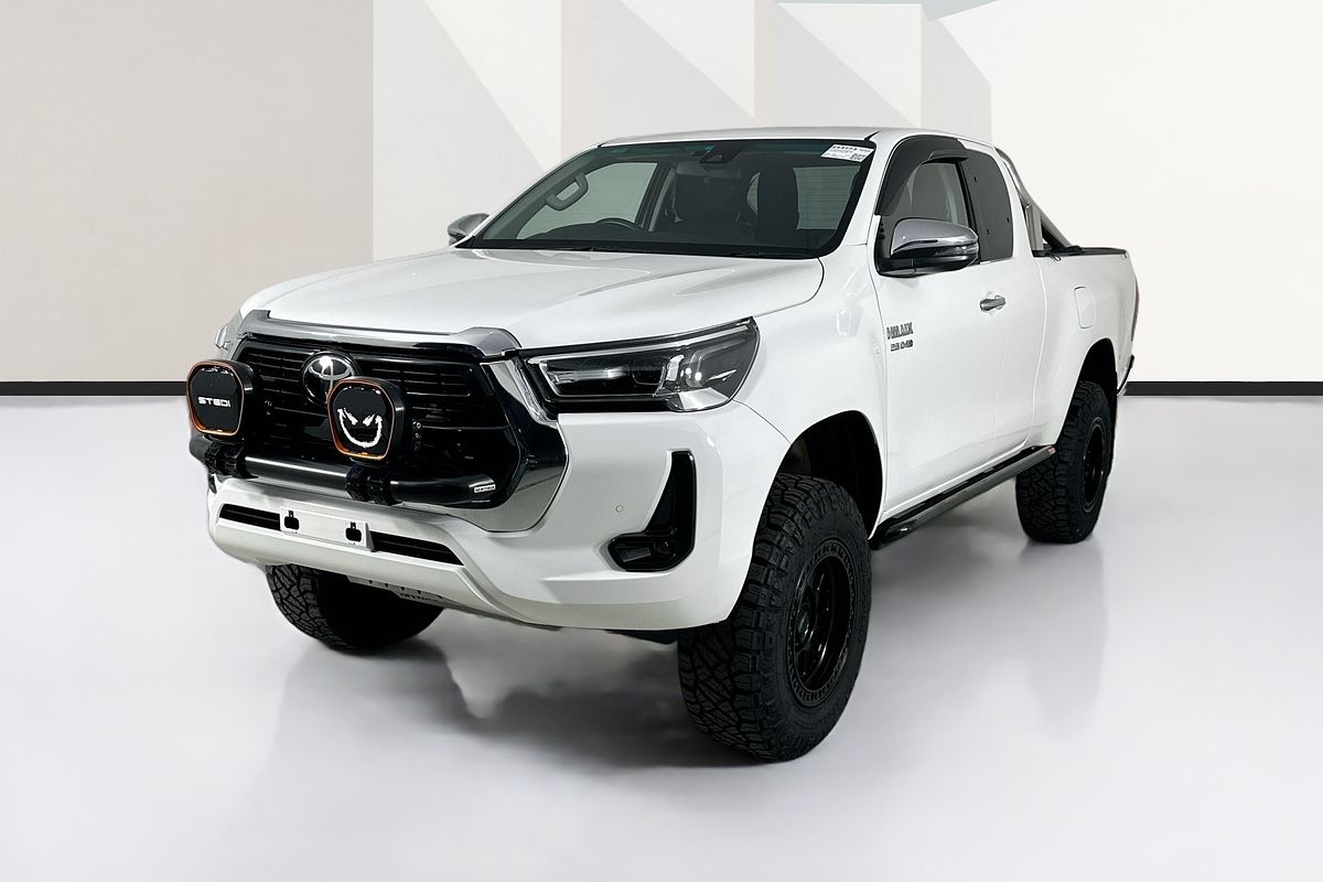 2023 Toyota HILUX SR5 (4x4) GUN126R 4X4