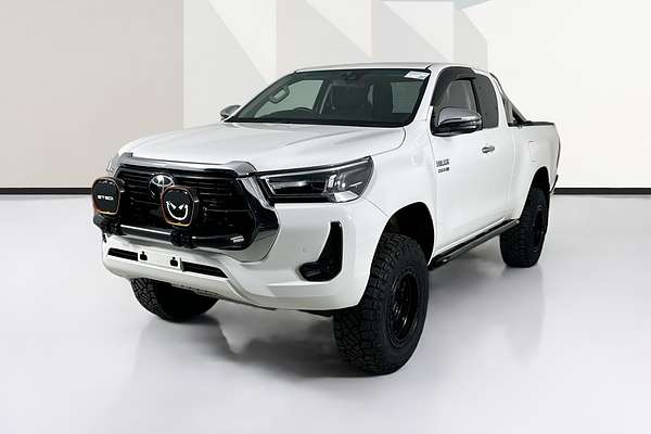 2023 Toyota HILUX SR5 (4x4) GUN126R 4X4